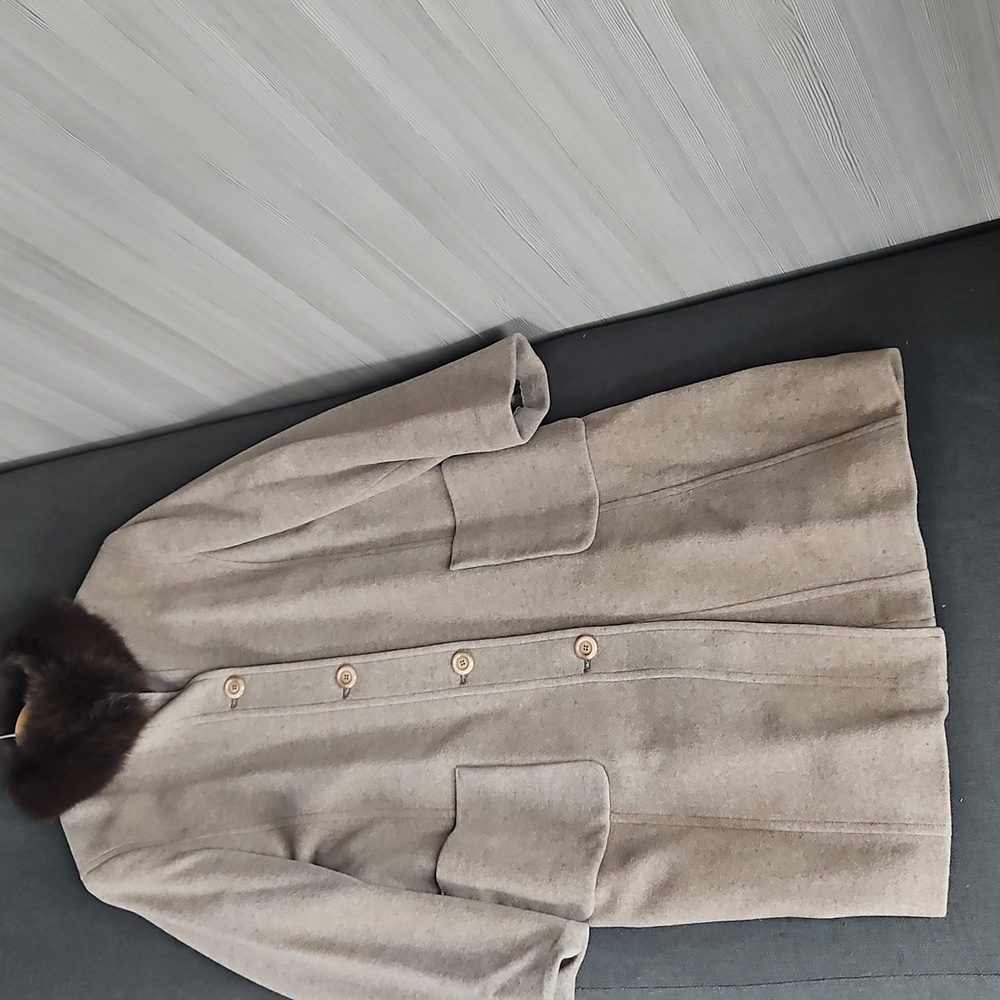 Vintage Lambswool and Cashmere Blend Coat with Fox Fur Collar - Picture 2 of 14